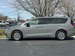 2025 Pacifica Plug-In Hybrid Thumbnail 5