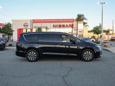 2024 Chrysler Pacifica Plug-In Hybrid Road Tripper 4DR Mini-Van