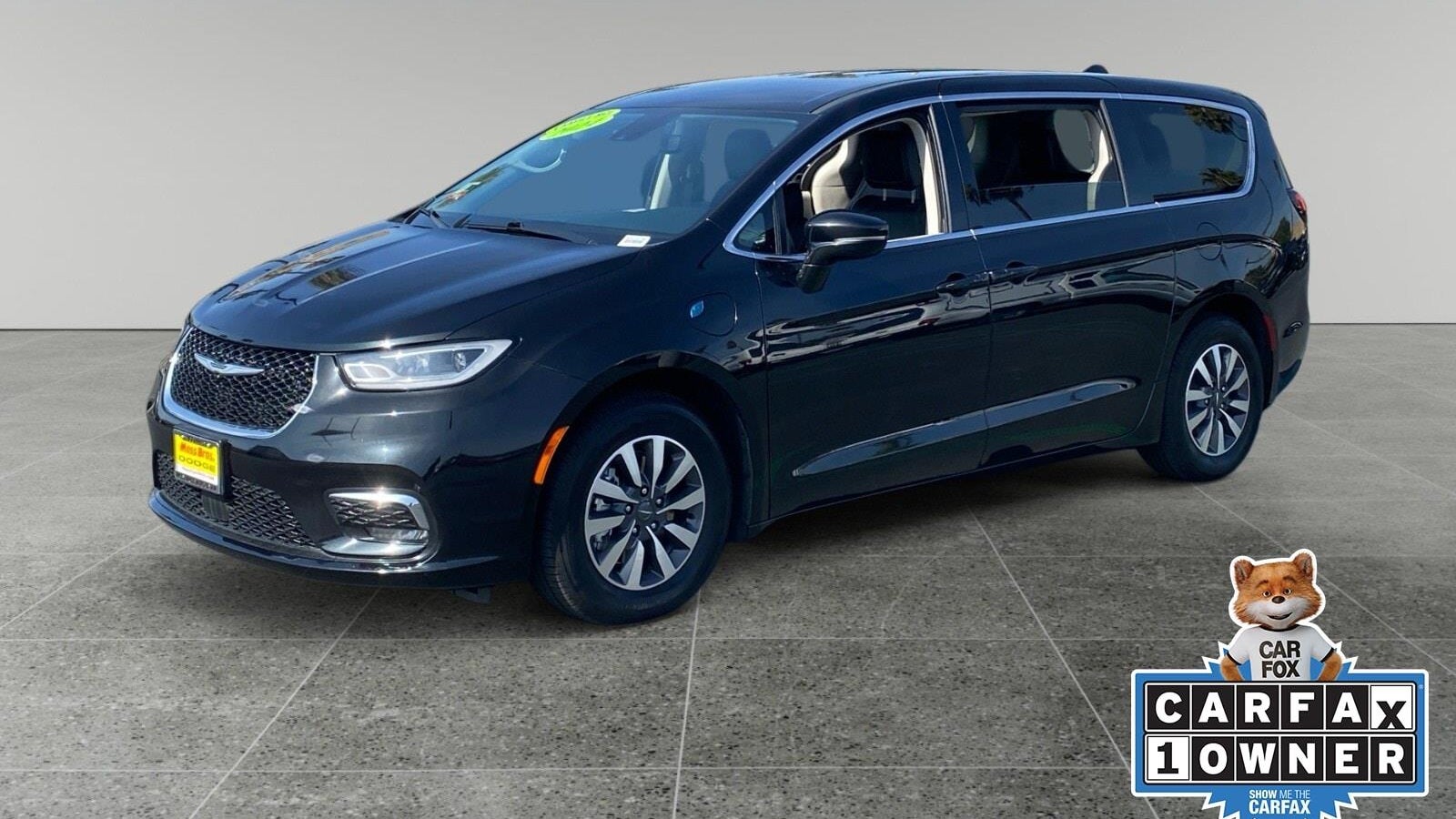 Preowned 2024 Chrysler Pacifica Plug-In Hybrid Road Tripper for Sale