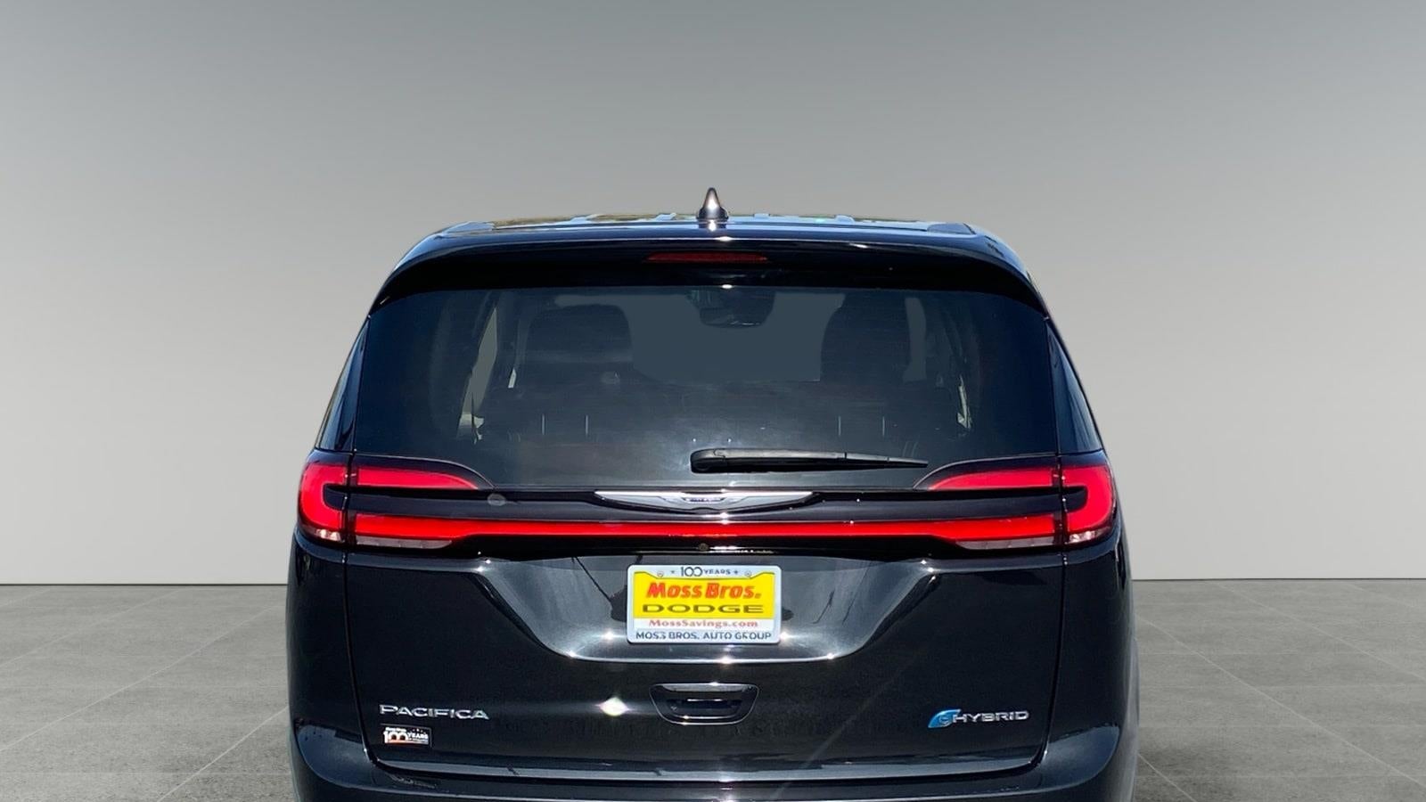 2024 Chrysler Pacifica Plug-In Hybrid Road Tripper