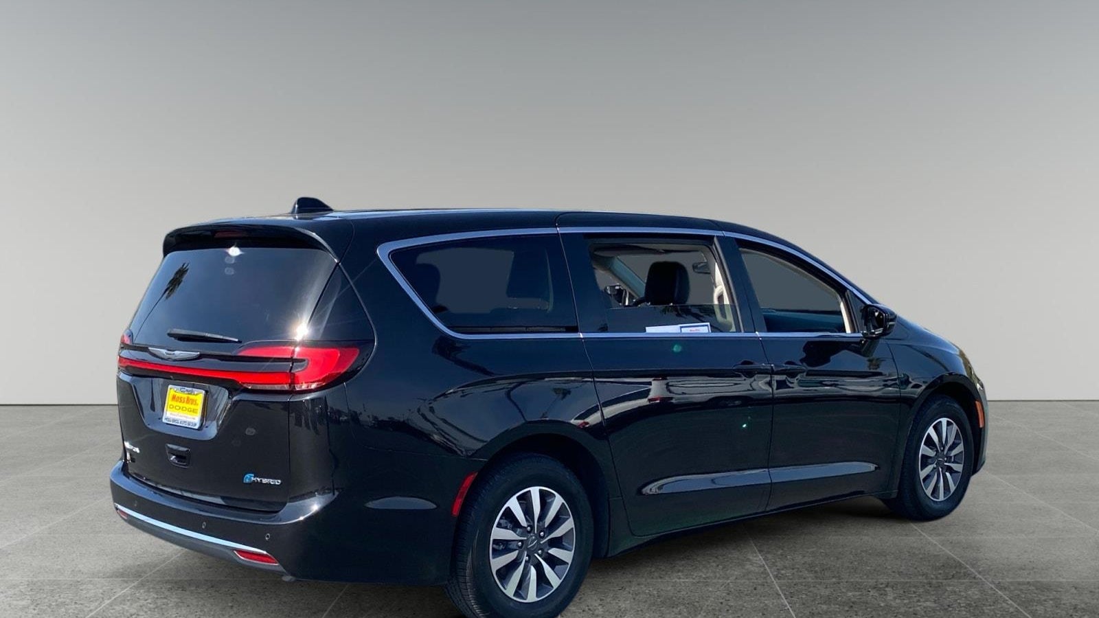 2024 Chrysler Pacifica Plug-In Hybrid Road Tripper