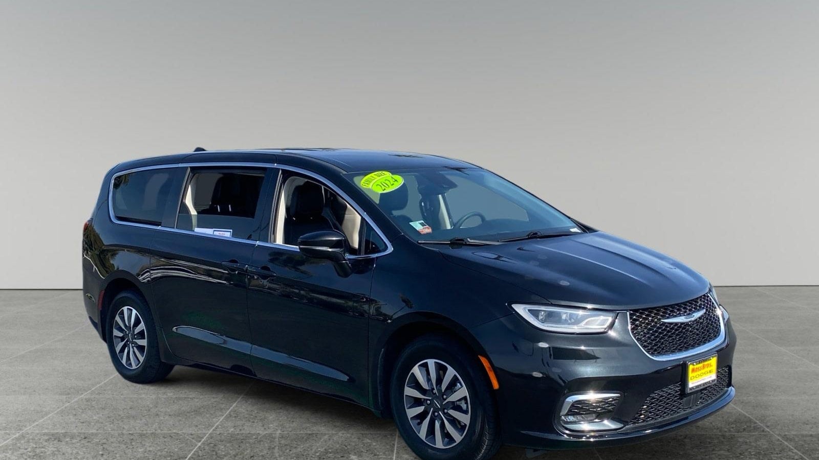 2024 Chrysler Pacifica Plug-In Hybrid Road Tripper