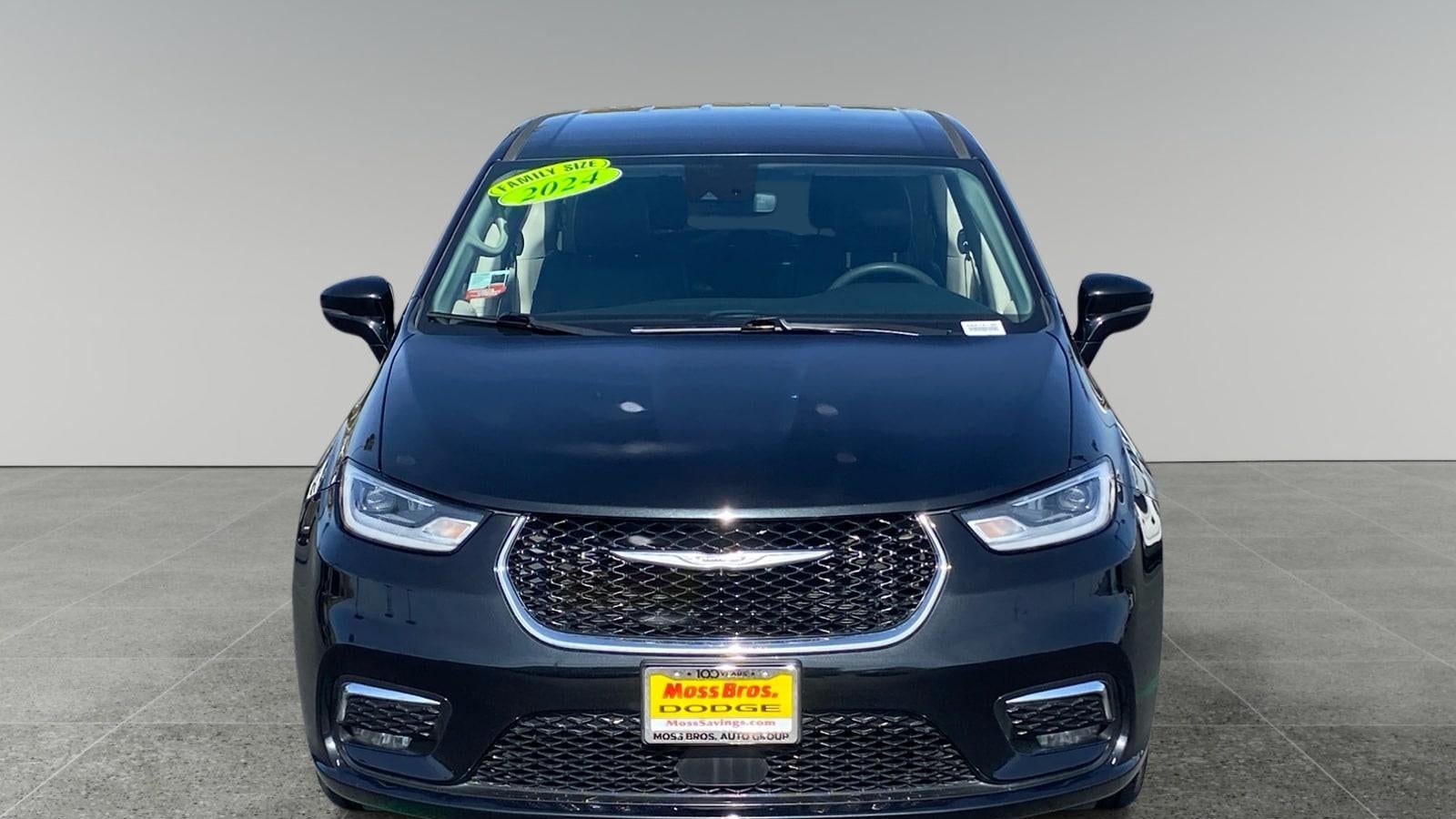 2024 Chrysler Pacifica Plug-In Hybrid Road Tripper