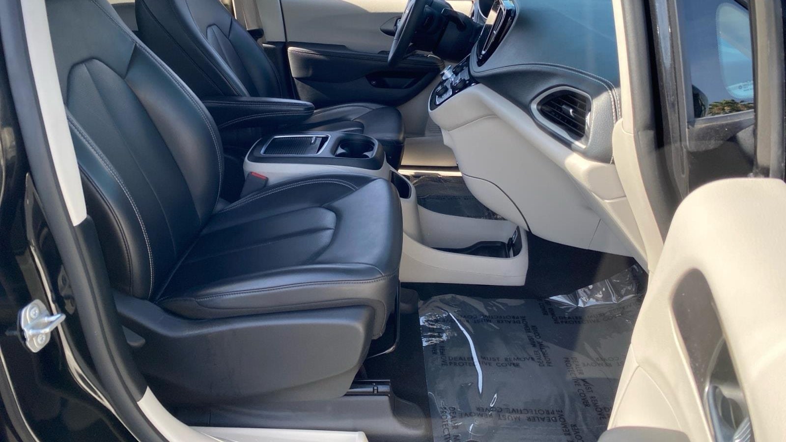 2024 Chrysler Pacifica Plug-In Hybrid Road Tripper