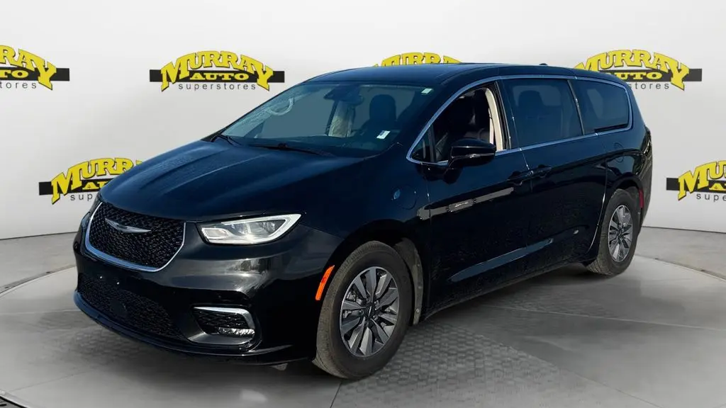 Preowned 2024 Chrysler Pacifica Plug-In Hybrid Road Tripper for Sale