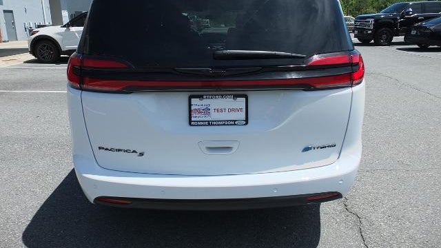 2024 Chrysler Pacifica Plug-In Hybrid Road Tripper