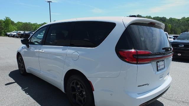 2024 Chrysler Pacifica Plug-In Hybrid Road Tripper