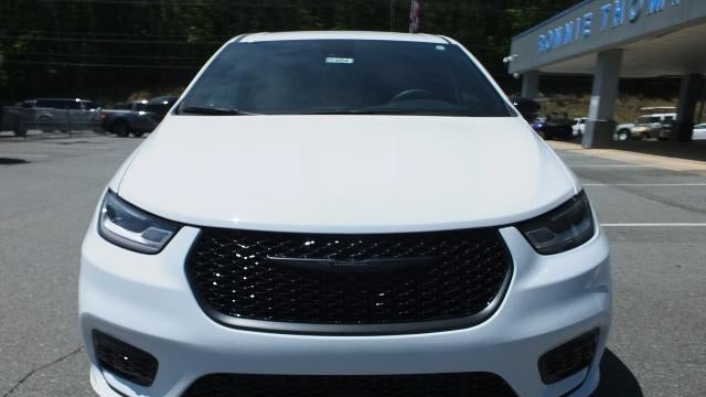 2024 Chrysler Pacifica Plug-In Hybrid Road Tripper