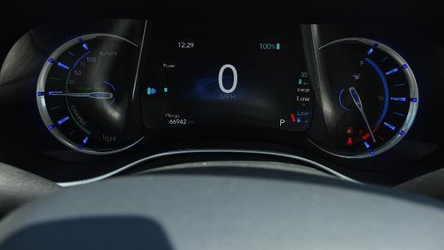 2024 Chrysler Pacifica Plug-In Hybrid Road Tripper