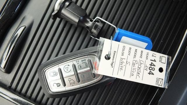 2024 Chrysler Pacifica Plug-In Hybrid Road Tripper