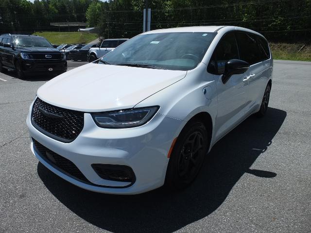2024 Chrysler Pacifica - $25,999