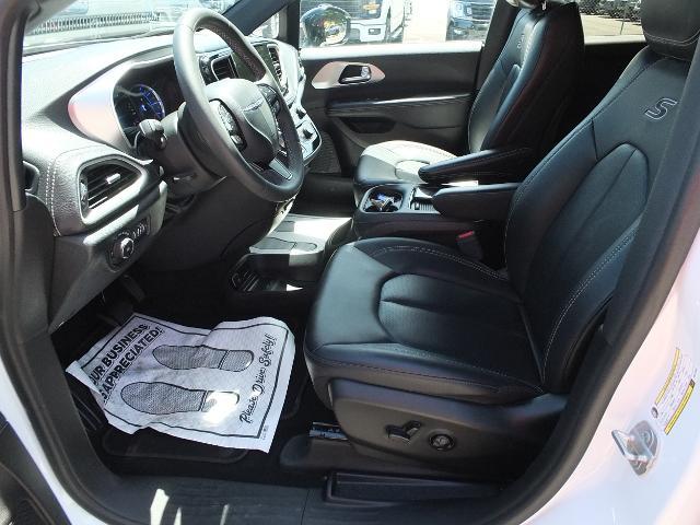 2024 Chrysler Pacifica - $25,999