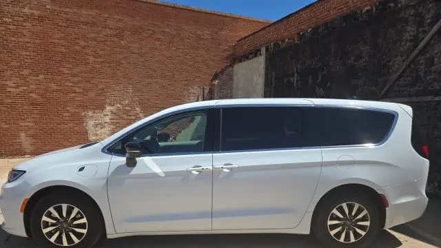2024 Chrysler Pacifica Plug-In Hybrid Road Tripper