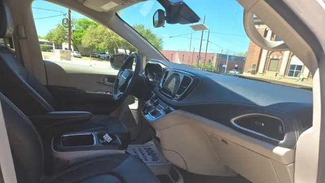 2024 Chrysler Pacifica Plug-In Hybrid Road Tripper