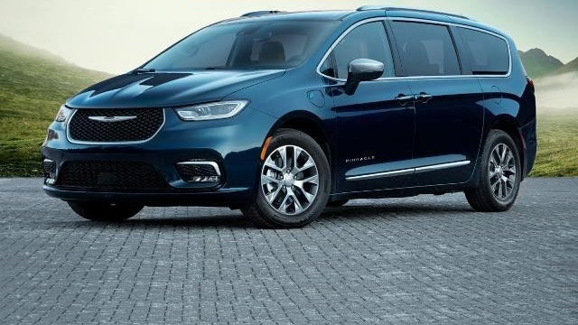 Preowned 2024 Chrysler Pacifica Plug-In Hybrid Road Tripper for Sale