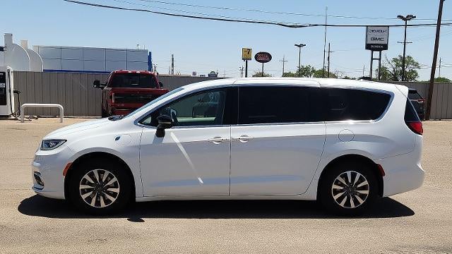 2024 Chrysler Pacifica Plug-In Hybrid Road Tripper