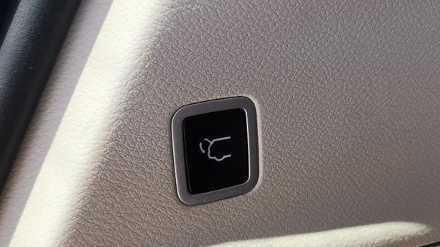 2024 Chrysler Pacifica Plug-In Hybrid Road Tripper