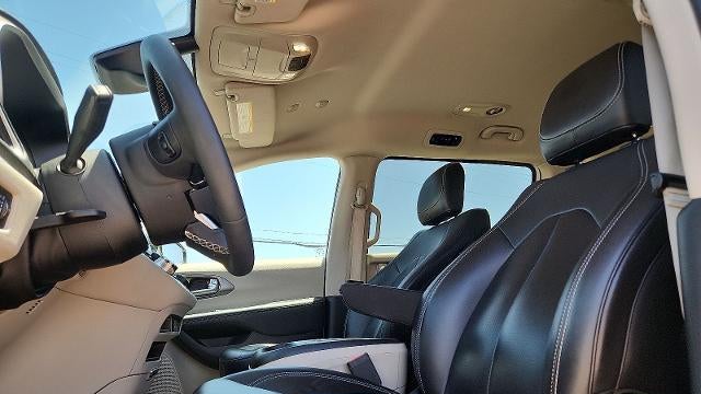 2024 Chrysler Pacifica Plug-In Hybrid Road Tripper