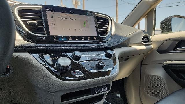 2024 Chrysler Pacifica Plug-In Hybrid Road Tripper