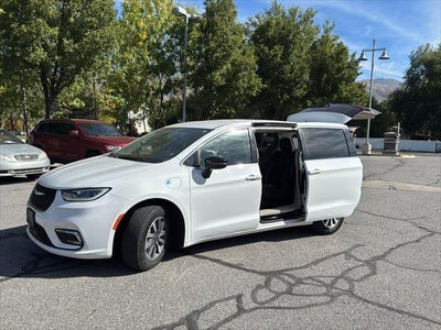 2024 Chrysler Pacifica Plug-In Hybrid Select 4DR Mini-Van