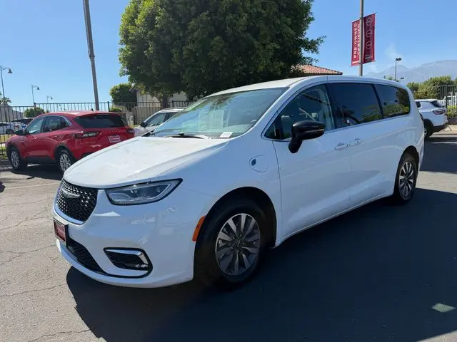 2024 Chrysler Pacifica - $19,598