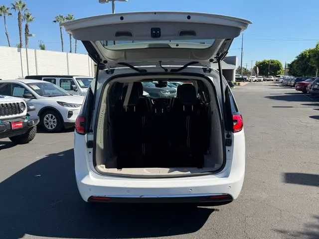 2024 Chrysler Pacifica - $19,598