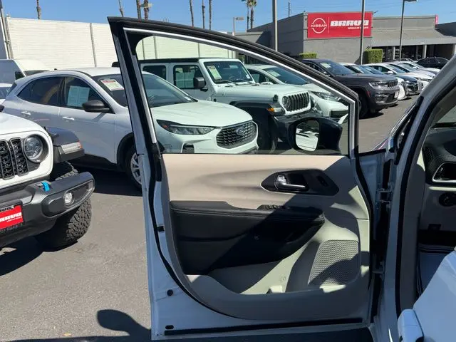2024 Chrysler Pacifica - $19,598