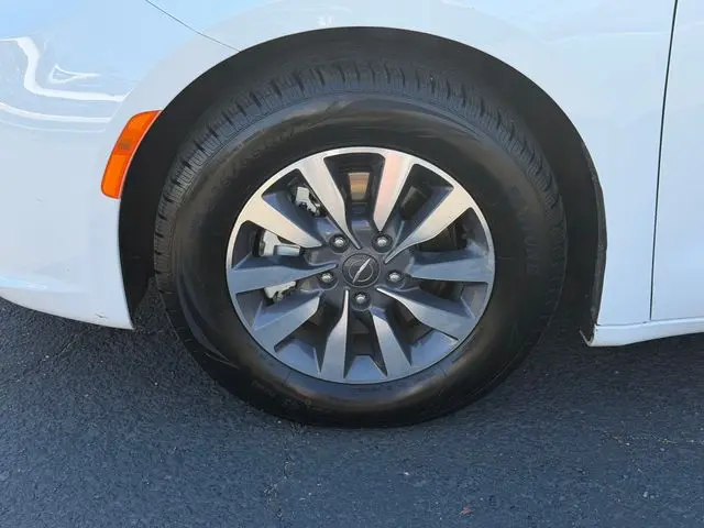 2024 Chrysler Pacifica - $19,598