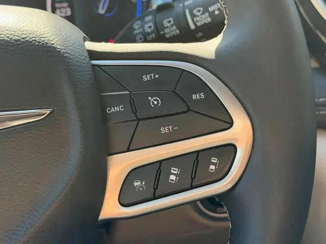 2024 Chrysler Pacifica - $19,598