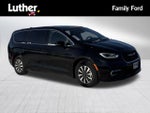 2024 Pacifica Plug-In Hybrid Thumbnail 1