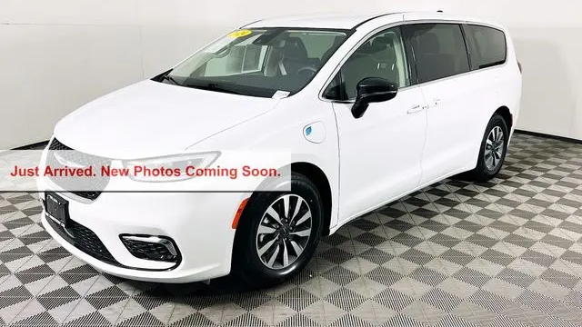 2024 Chrysler Pacifica Plug-In Hybrid Premium S Appearance