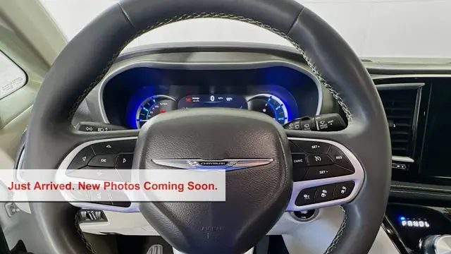 2024 Chrysler Pacifica Plug-In Hybrid Premium S Appearance