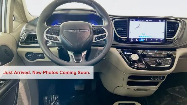 2024 Chrysler Pacifica Plug-In Hybrid Premium S Appearance