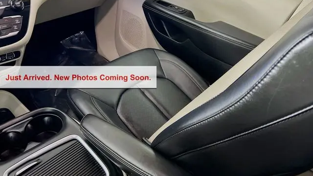 2024 Chrysler Pacifica Plug-In Hybrid Premium S Appearance