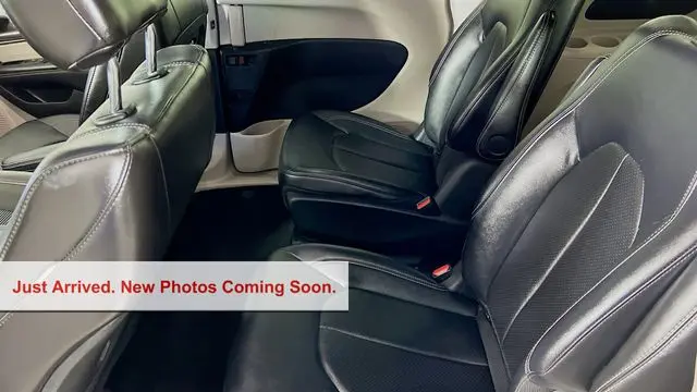 2024 Chrysler Pacifica Plug-In Hybrid Premium S Appearance