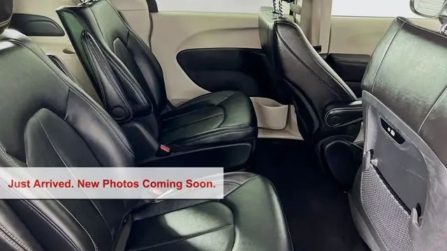 2024 Chrysler Pacifica Plug-In Hybrid Premium S Appearance