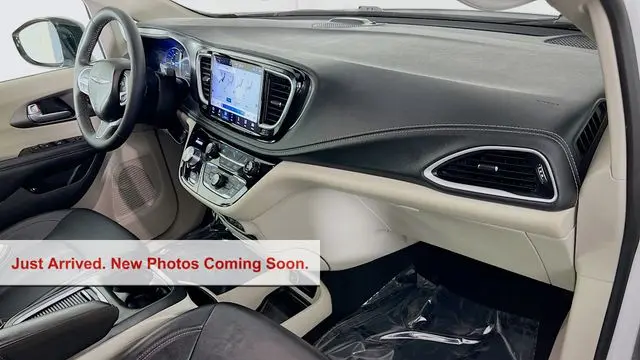 2024 Chrysler Pacifica Plug-In Hybrid Premium S Appearance
