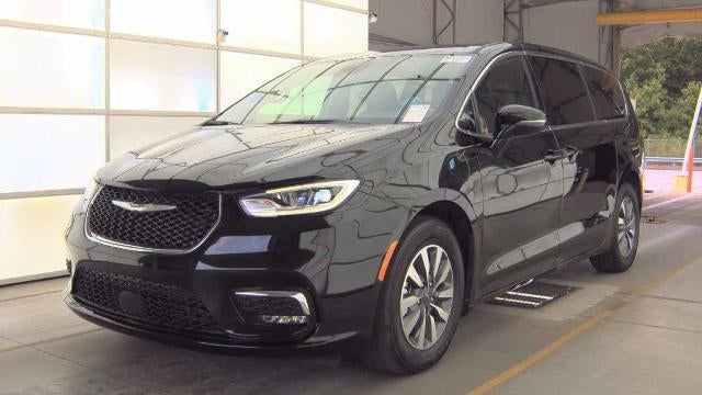 Preowned 2025 Chrysler Pacifica Plug-In Hybrid Select for Sale