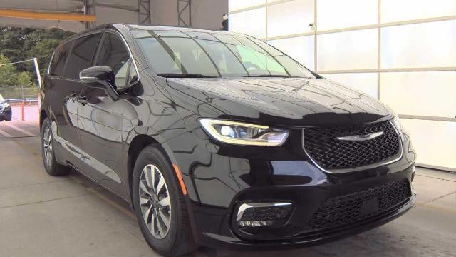 2025 Chrysler Pacifica Plug-In Hybrid Select