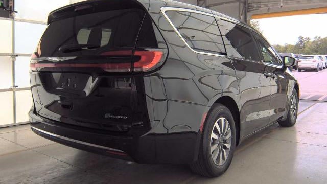 2025 Chrysler Pacifica Plug-In Hybrid Select