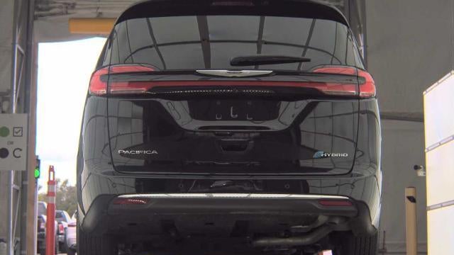 2025 Chrysler Pacifica Plug-In Hybrid Select
