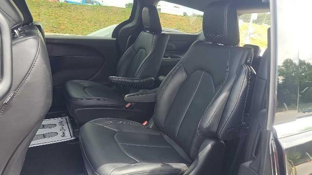 2025 Chrysler Pacifica Plug-In Hybrid Select