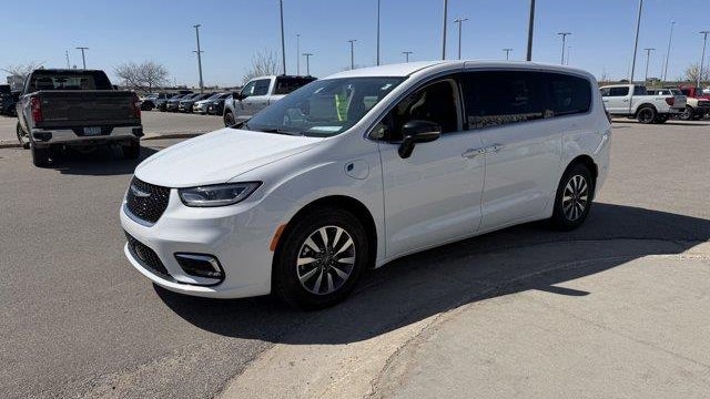 2024 Chrysler Pacifica Plug-In Hybrid Select