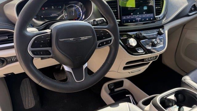 2024 Chrysler Pacifica Plug-In Hybrid Select