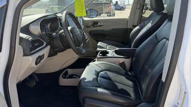 2024 Chrysler Pacifica Plug-In Hybrid Select