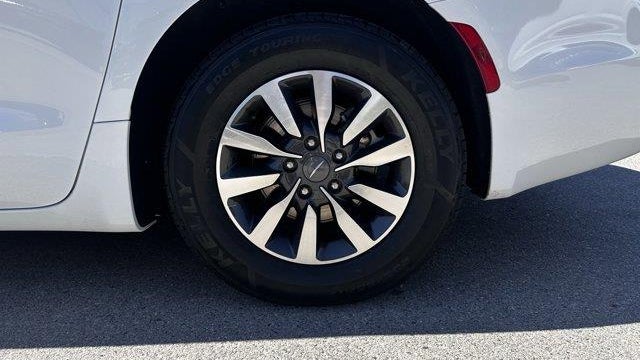 2024 Chrysler Pacifica Plug-In Hybrid Road Tripper