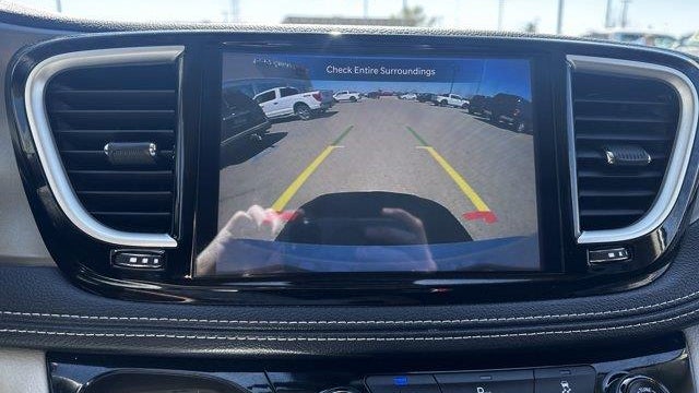 2024 Chrysler Pacifica Plug-In Hybrid Road Tripper