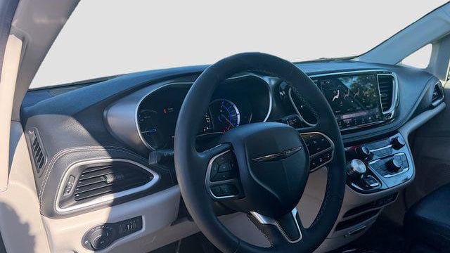 2024 Chrysler Pacifica Plug-In Hybrid Select