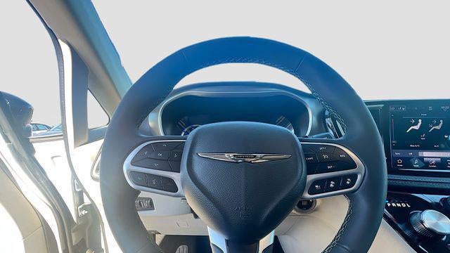 2024 Chrysler Pacifica Plug-In Hybrid Select