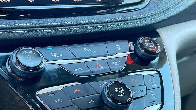2024 Chrysler Pacifica Plug-In Hybrid Select
